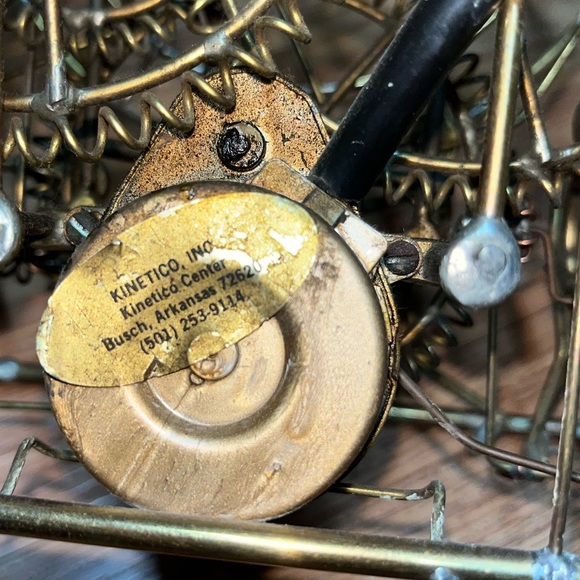 Kinetico Studios Gordon Bradt 6 Man Brass Hand Crafted Clock! - Picture 5 of 6